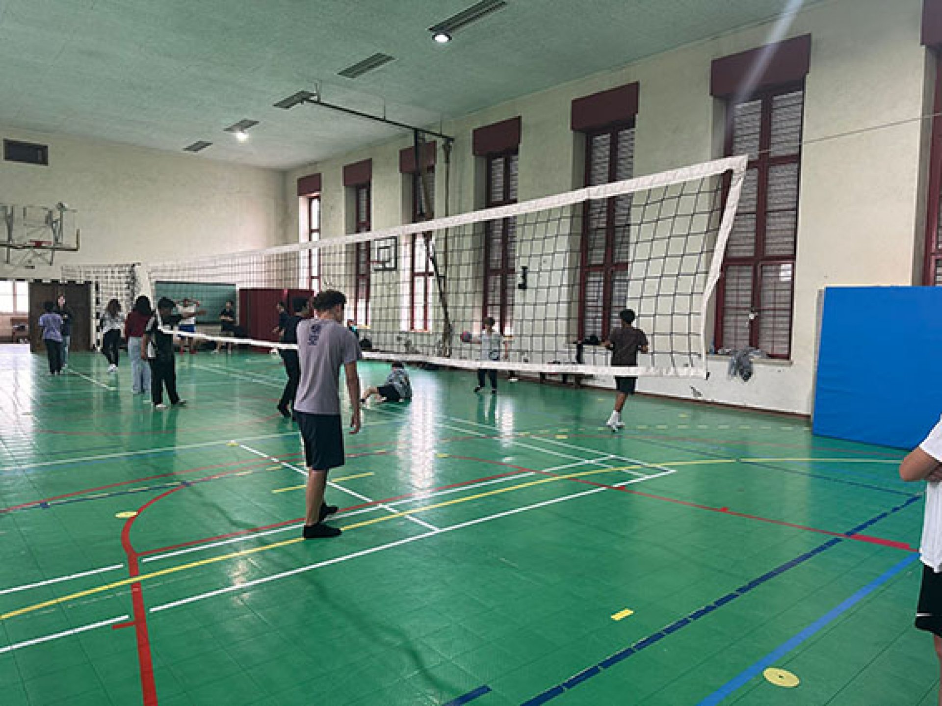 Torneio de voleibol na Escola Eugénio dos Santos